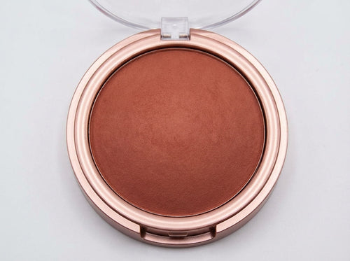 Enhance your complexion with this radiant baked bronzer designed to deliver a soft